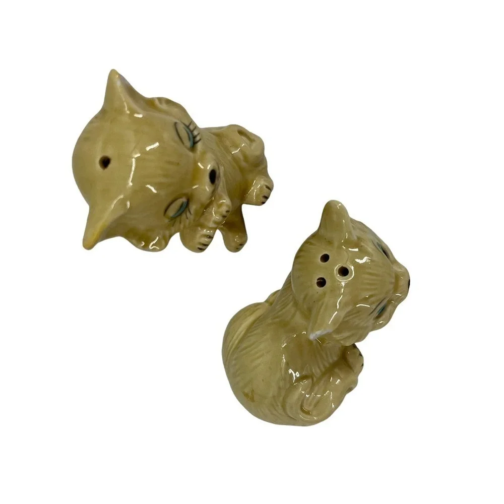Vintage Salt & Pepper Shakers Cats Standing &‎ Laying Ceramic Collectible